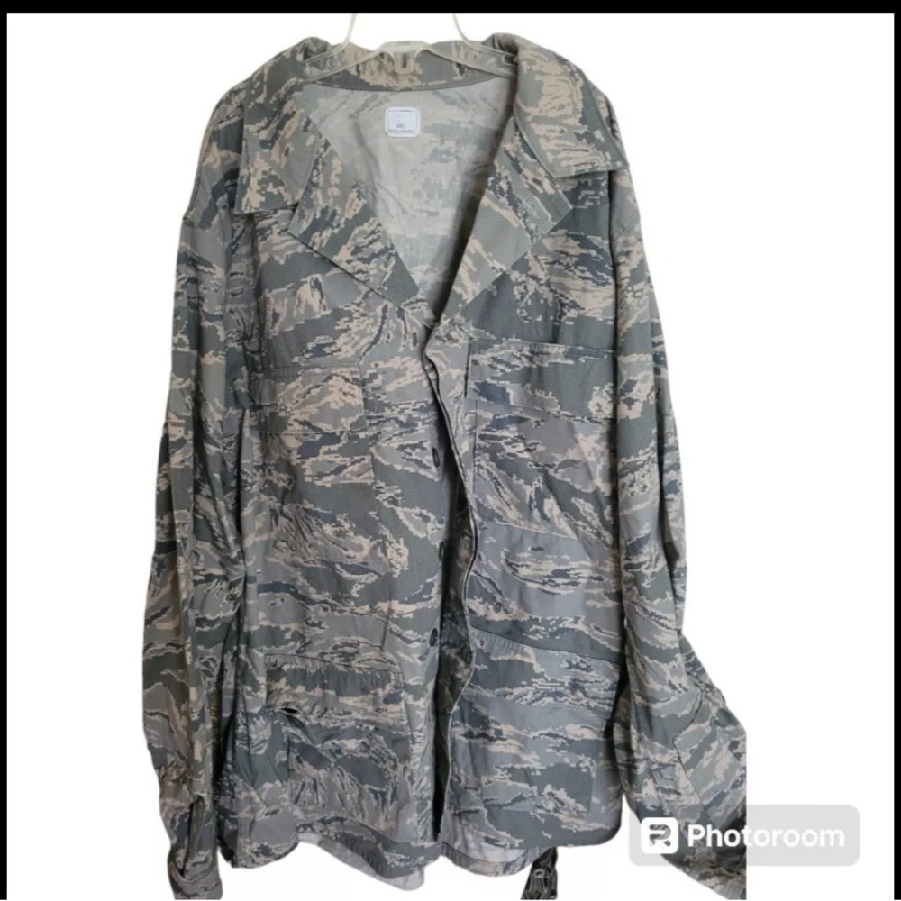 Camo jacket. The jacket is made for men and is a size 48L.